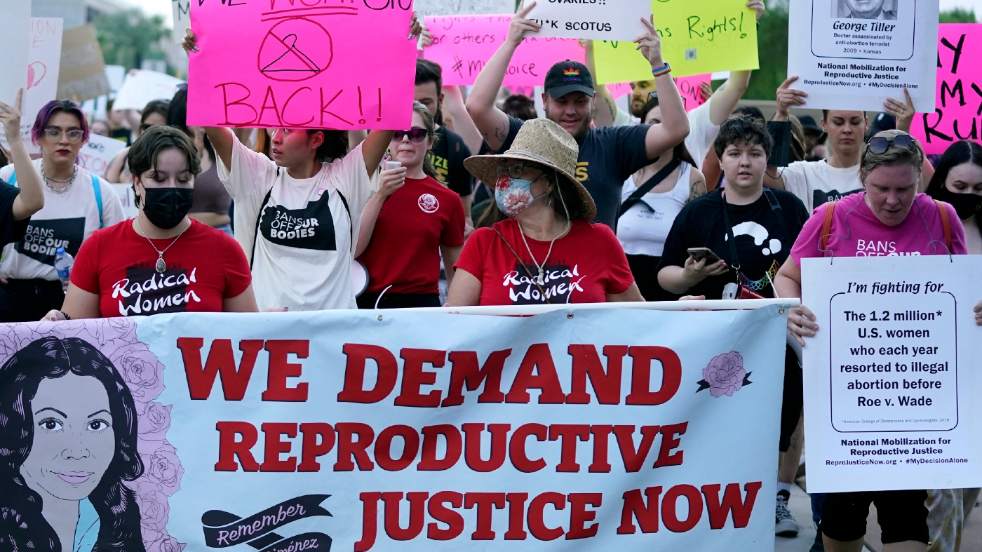 Protests Surge Across U.S. as New Abortion Ban in Arizona Reignites National Debate